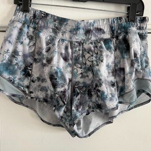 Lululemon Hotty Hot Low Rise Lined 2.5" Short - Print "Kaleidofloral", Size 12